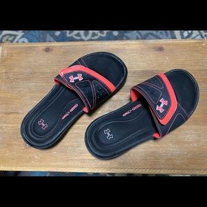 Women’s Under Armour slides size 6